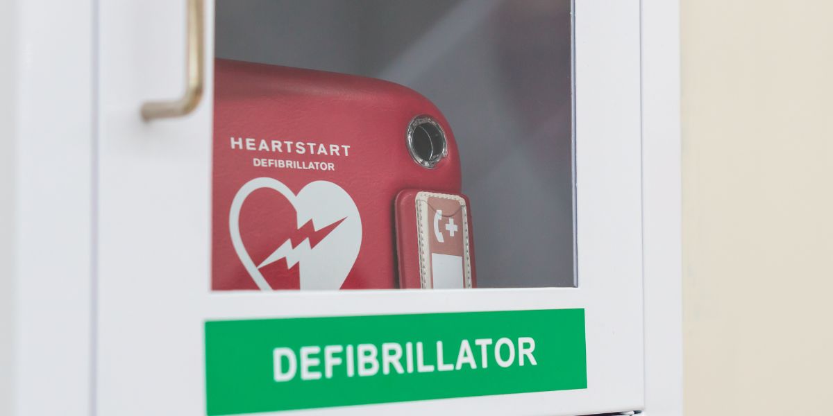 ergolab-comment-utiliser-defibrillateur